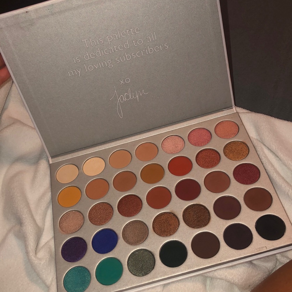 Jaclyn Hill Morphe eyeshadow pallet
